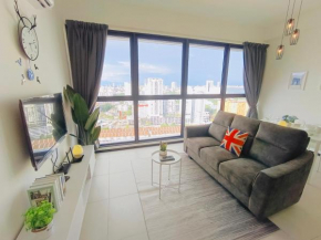 Infinity Pool, Georgetown, Up to 11 Pax, 2 Bedrooms, 2 Bathrooms, 2 Car Parks by Star Home